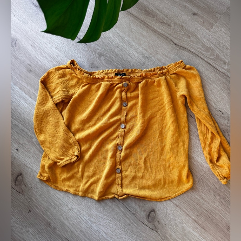 Women's Off-Shoulder Top 💛